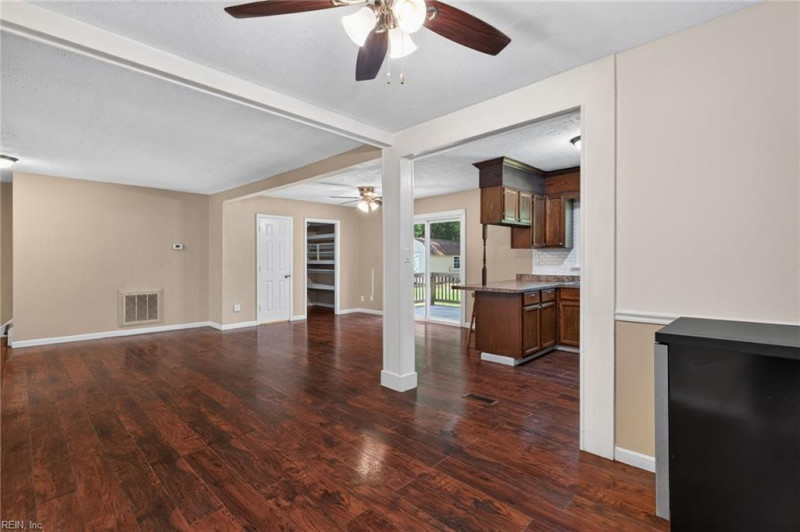 Photo 18 of 40 residential for sale in Gloucester County virginia