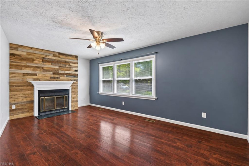Photo 7 of 40 residential for sale in Gloucester County virginia