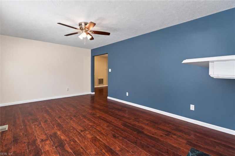 Photo 8 of 40 residential for sale in Gloucester County virginia