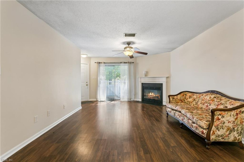 Photo 10 of 37 residential for sale in Hampton virginia