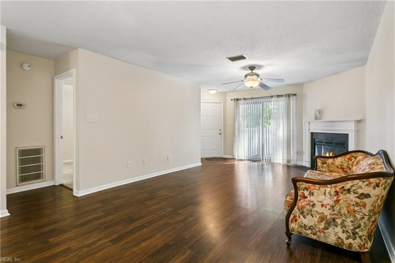 Photo 12 of 37 residential for sale in Hampton virginia