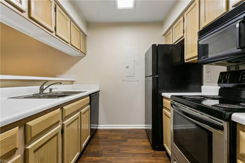 Photo 13 of 37 residential for sale in Hampton virginia