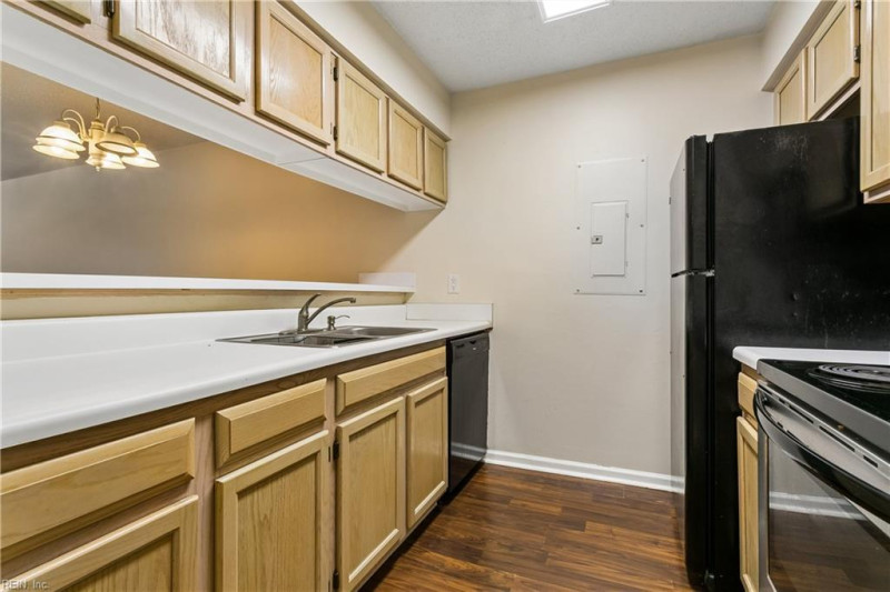 Photo 15 of 37 residential for sale in Hampton virginia