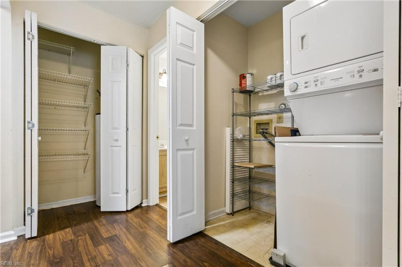 Photo 18 of 37 residential for sale in Hampton virginia