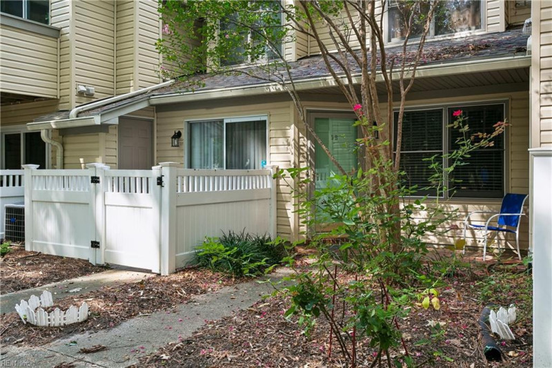 Photo 5 of 37 residential for sale in Hampton virginia