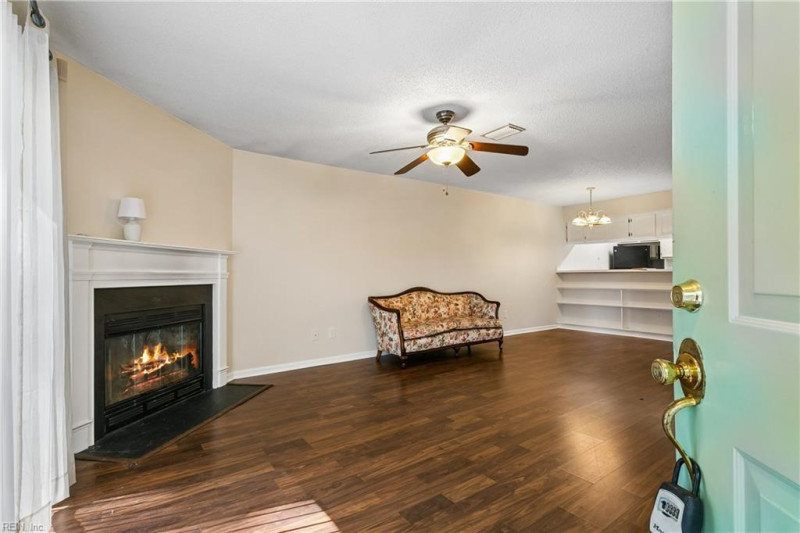 Photo 7 of 37 residential for sale in Hampton virginia