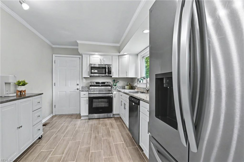 Photo 11 of 46 residential for sale in Chesapeake virginia