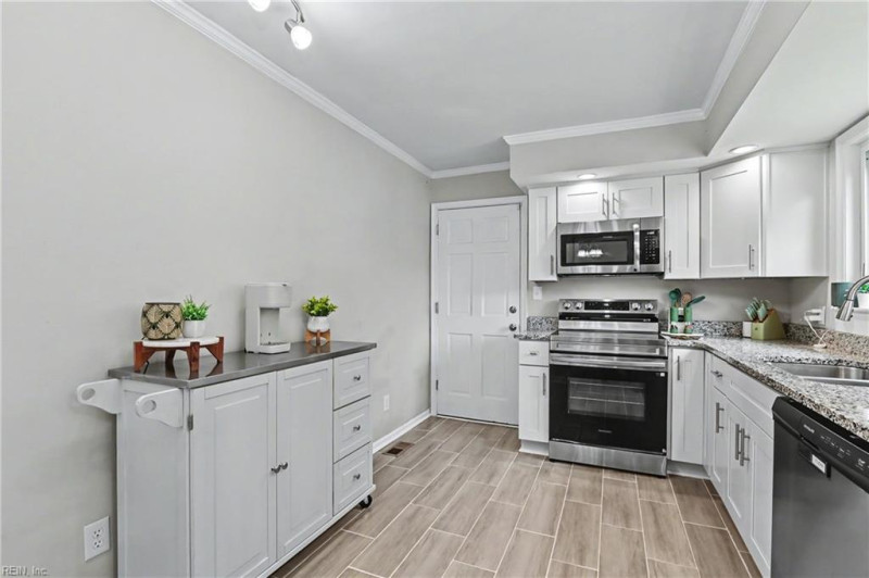 Photo 12 of 46 residential for sale in Chesapeake virginia