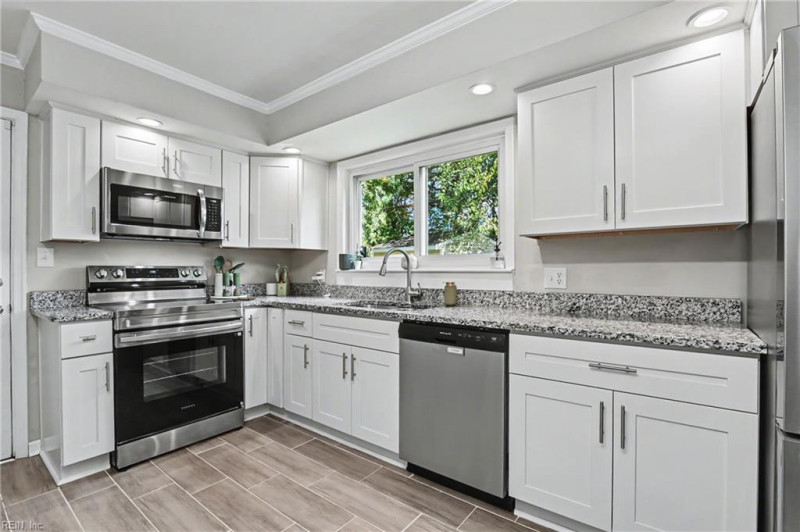 Photo 13 of 46 residential for sale in Chesapeake virginia