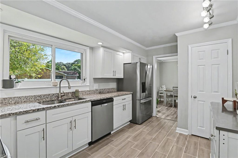 Photo 14 of 46 residential for sale in Chesapeake virginia