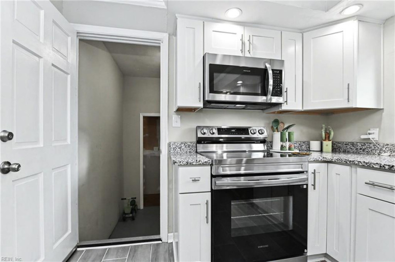 Photo 16 of 46 residential for sale in Chesapeake virginia