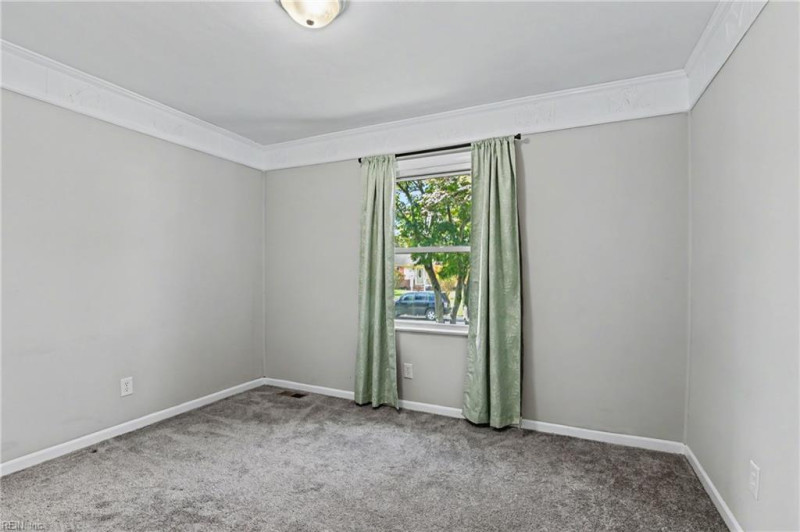 Photo 34 of 46 residential for sale in Chesapeake virginia
