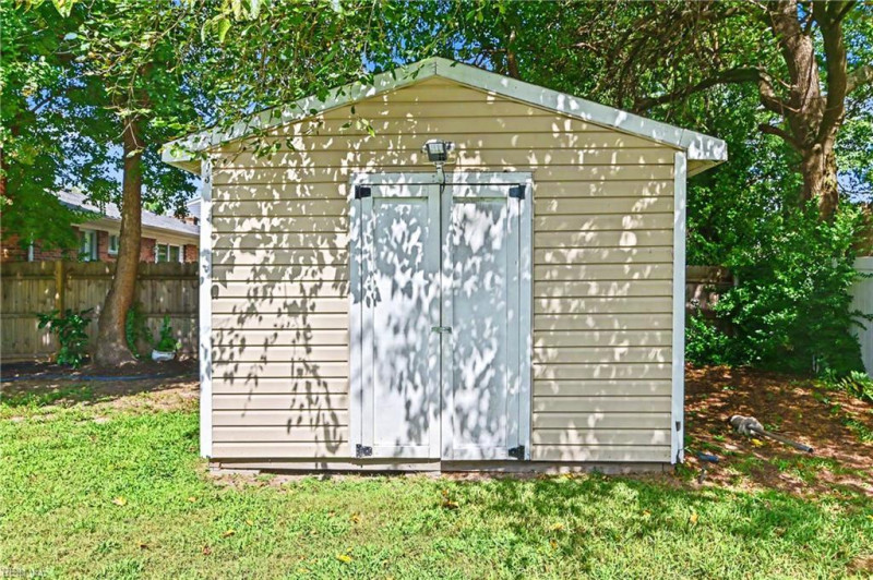 Photo 41 of 46 residential for sale in Chesapeake virginia