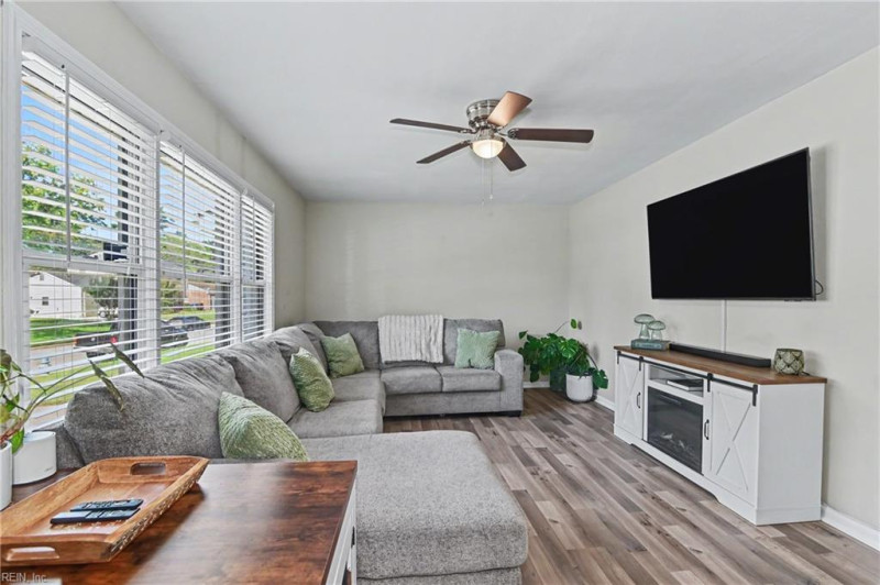 Photo 6 of 46 residential for sale in Chesapeake virginia