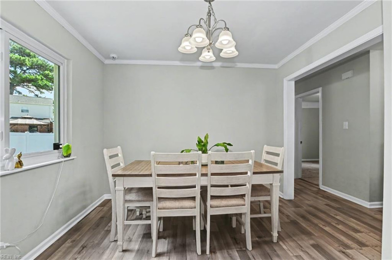 Photo 9 of 46 residential for sale in Chesapeake virginia