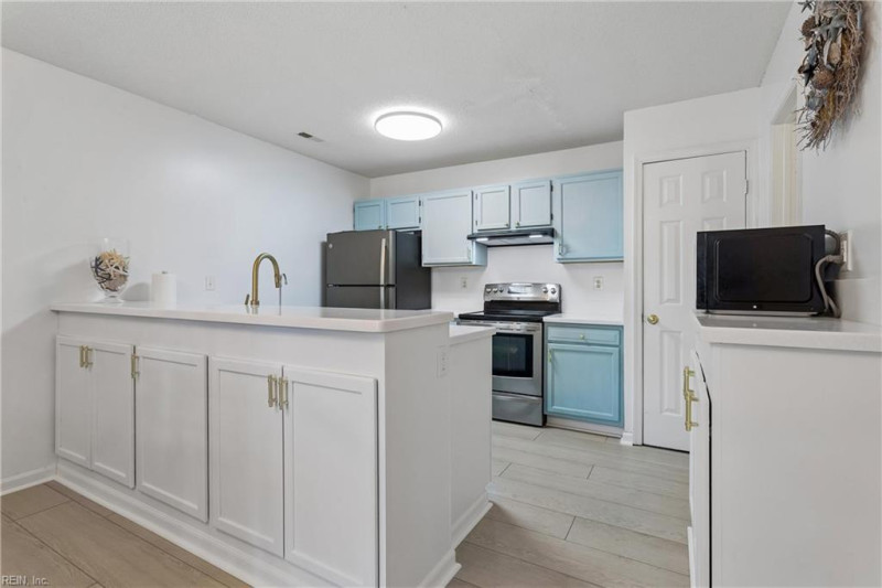 Photo 10 of 37 residential for sale in Chesapeake virginia
