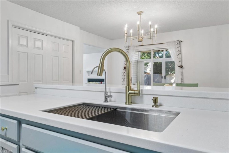 Photo 13 of 37 residential for sale in Chesapeake virginia