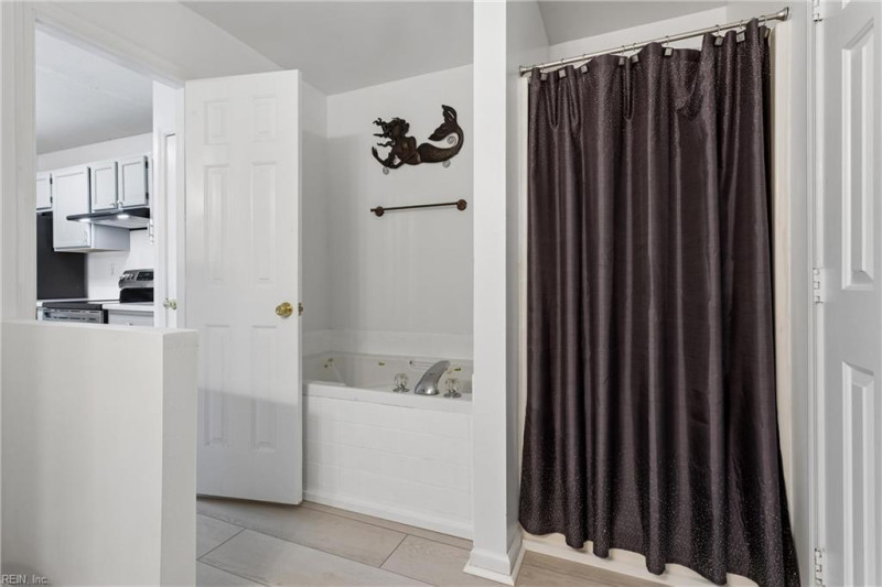 Photo 15 of 37 residential for sale in Chesapeake virginia