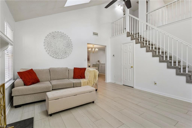 Photo 5 of 37 residential for sale in Chesapeake virginia