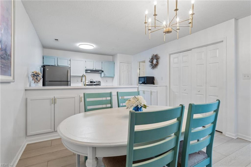 Photo 8 of 37 residential for sale in Chesapeake virginia