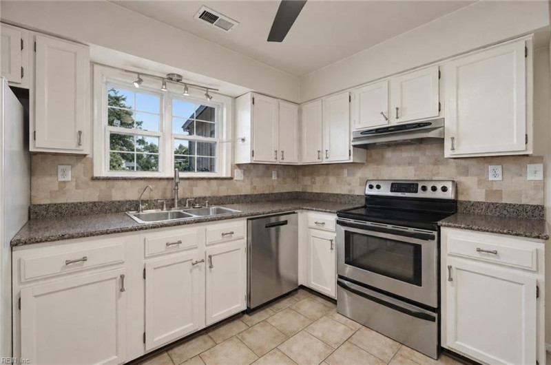 Photo 15 of 33 residential for sale in Virginia Beach virginia
