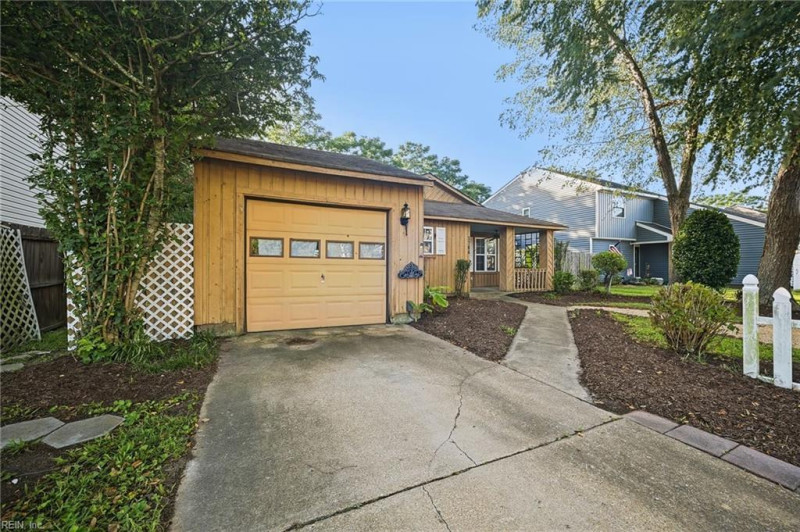 Photo 4 of 33 residential for sale in Virginia Beach virginia