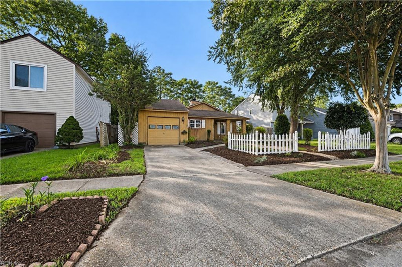 Photo 5 of 33 residential for sale in Virginia Beach virginia