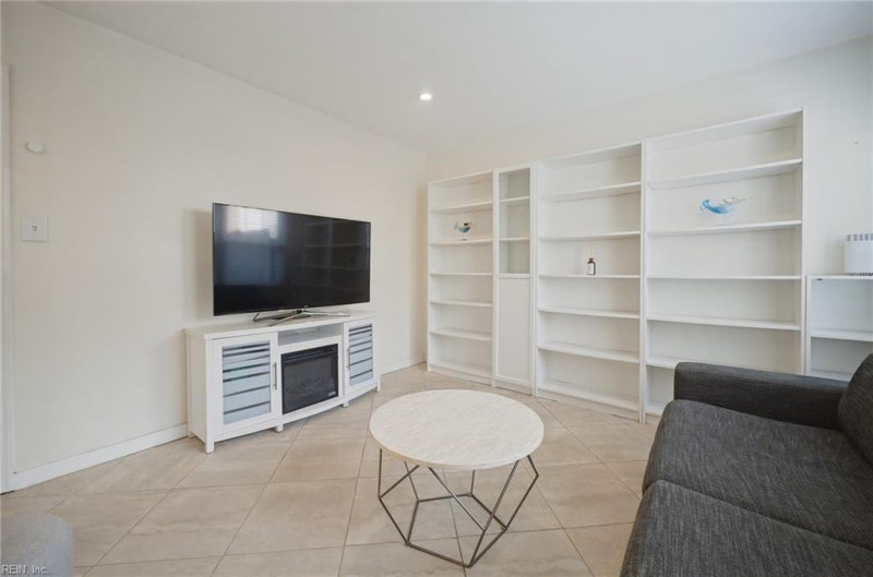Photo 3 of 26 residential for sale in Virginia Beach virginia