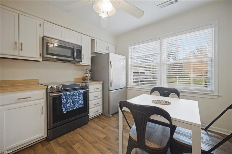 Photo 9 of 26 residential for sale in Virginia Beach virginia
