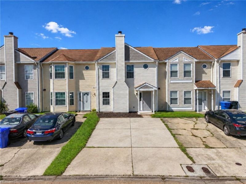 Photo 4 of 30 residential for sale in Virginia Beach virginia
