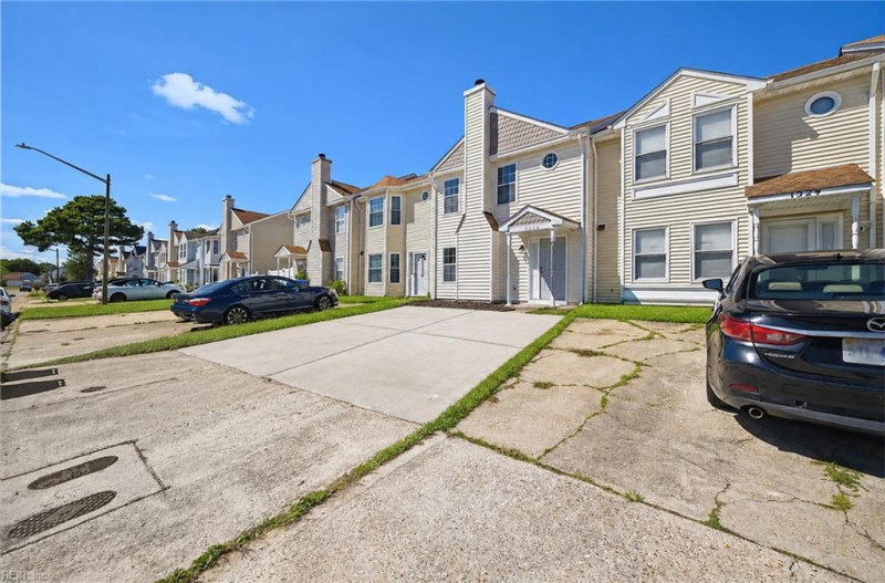 Photo 5 of 30 residential for sale in Virginia Beach virginia