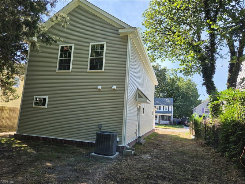 Photo 4 of 19 residential for sale in Portsmouth virginia