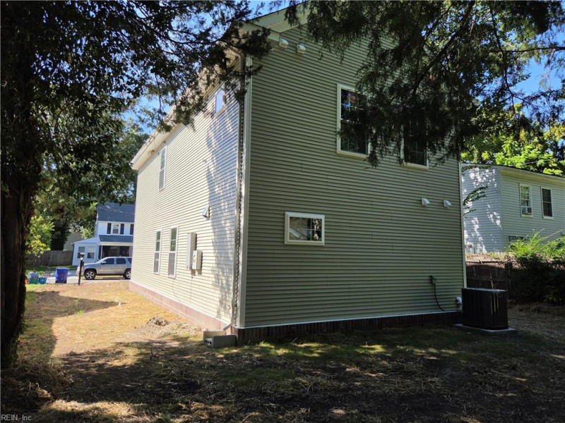 Photo 5 of 19 residential for sale in Portsmouth virginia