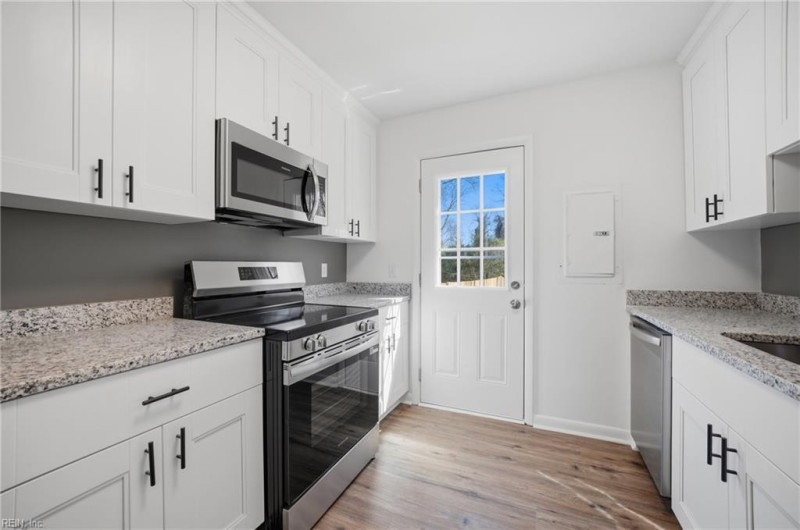 Photo 11 of 23 residential for sale in Chesapeake virginia