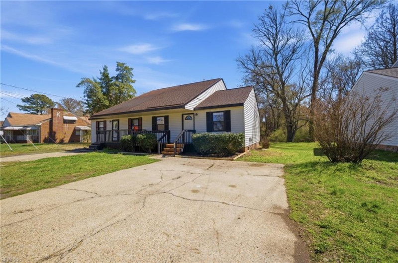 Photo 3 of 23 residential for sale in Chesapeake virginia