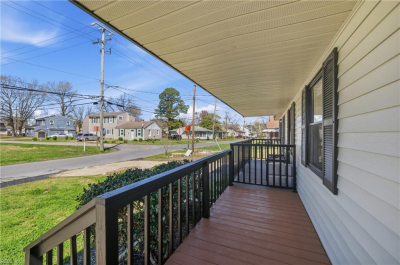 Photo 4 of 23 residential for sale in Chesapeake virginia