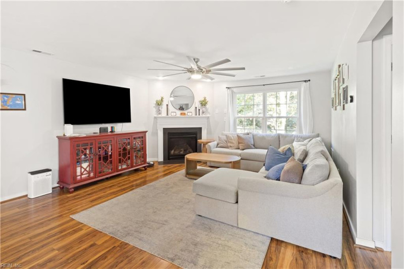 Photo 10 of 50 residential for sale in Gloucester County virginia
