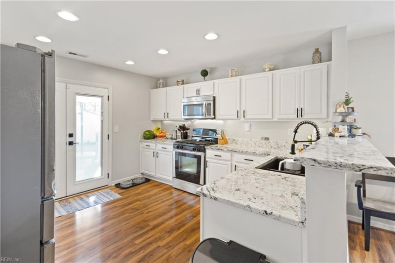 Photo 11 of 50 residential for sale in Gloucester County virginia