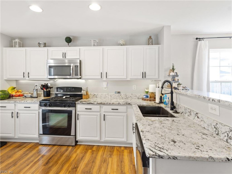 Photo 12 of 50 residential for sale in Gloucester County virginia