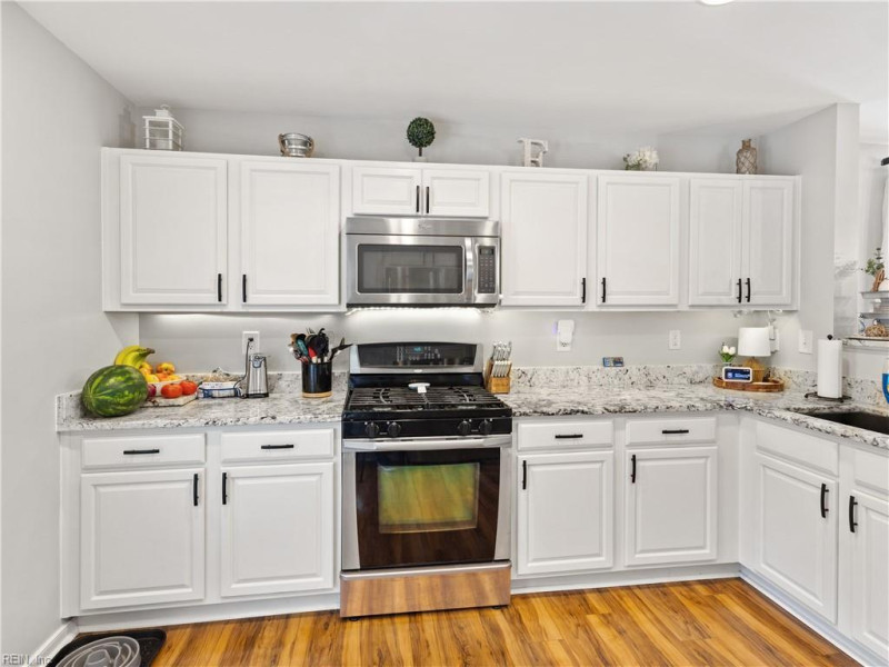 Photo 14 of 50 residential for sale in Gloucester County virginia