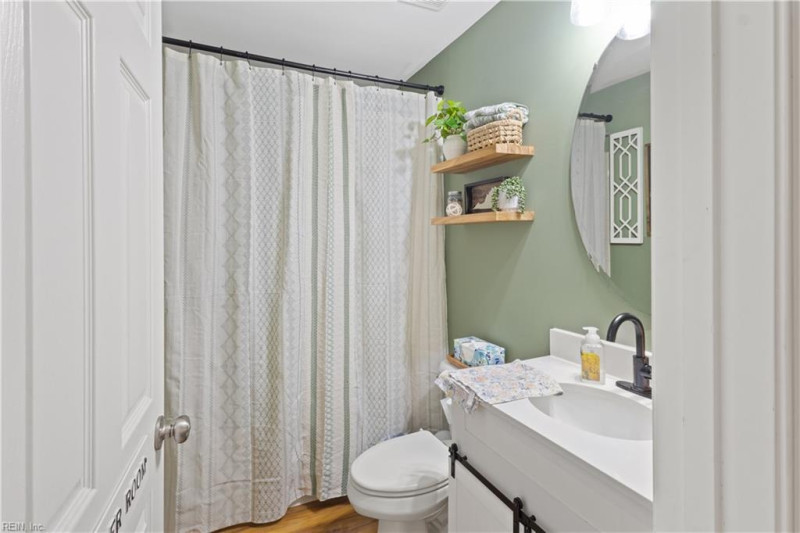 Photo 17 of 50 residential for sale in Gloucester County virginia