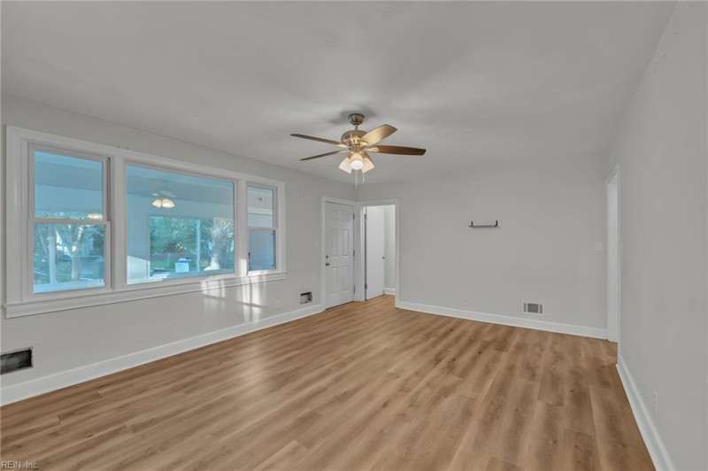 Photo 12 of 49 residential for sale in Portsmouth virginia