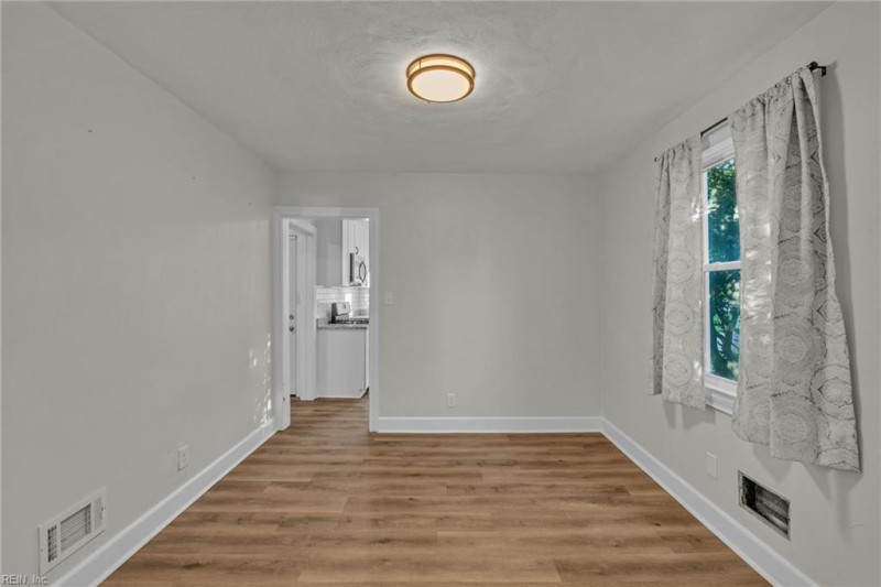 Photo 13 of 49 residential for sale in Portsmouth virginia