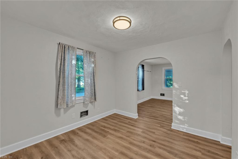Photo 17 of 49 residential for sale in Portsmouth virginia