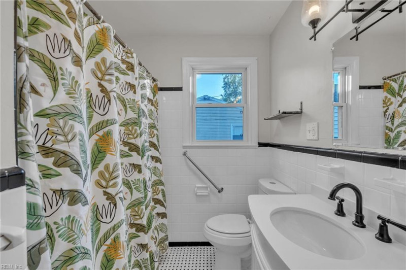 Photo 21 of 49 residential for sale in Portsmouth virginia