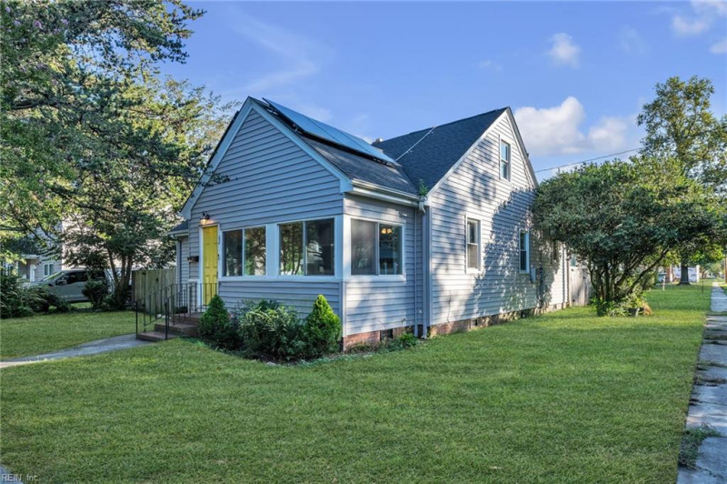 Photo 3 of 49 residential for sale in Portsmouth virginia