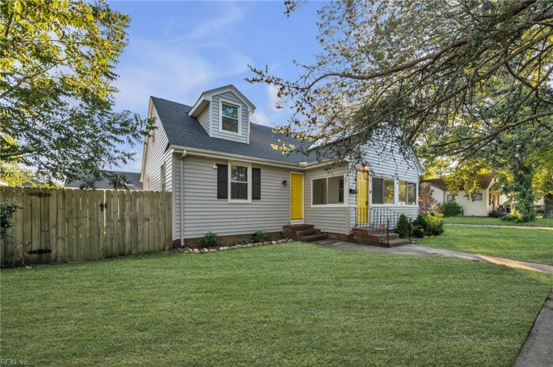 Photo 4 of 49 residential for sale in Portsmouth virginia