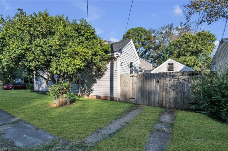 Photo 5 of 49 residential for sale in Portsmouth virginia