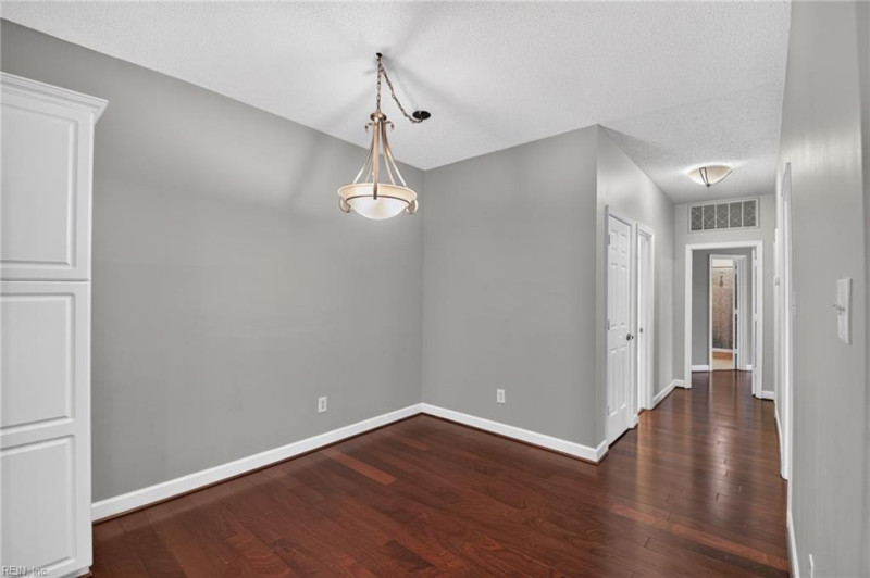 Photo 14 of 35 residential for sale in Virginia Beach virginia