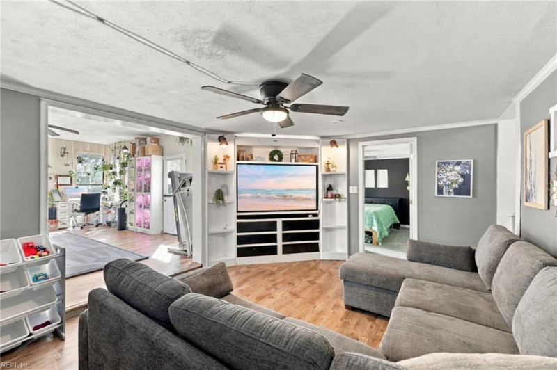 Photo 13 of 49 residential for sale in Virginia Beach virginia